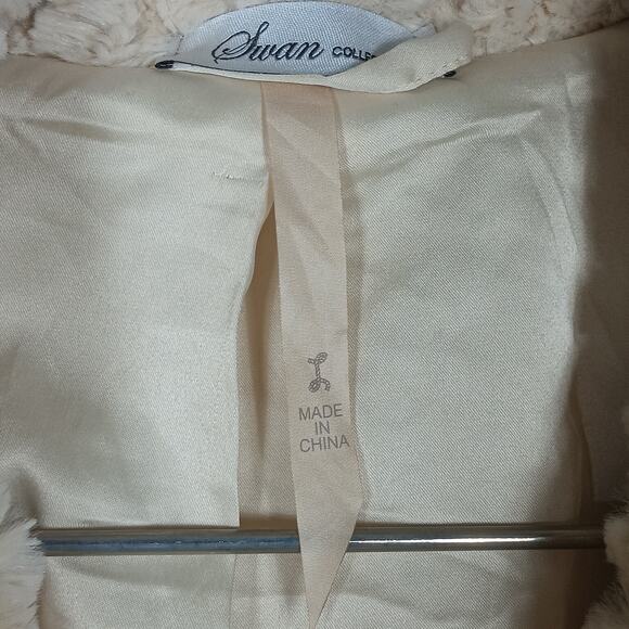 Swan Collection Plush Blazer Size Large Beige Satin Lined Collared Super Soft - Picture 4 of 9